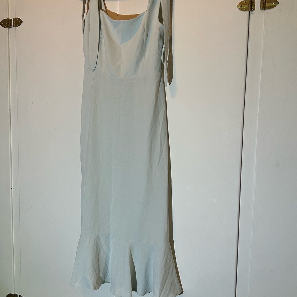 Elegant Midi Dress in Light Green (have 5)